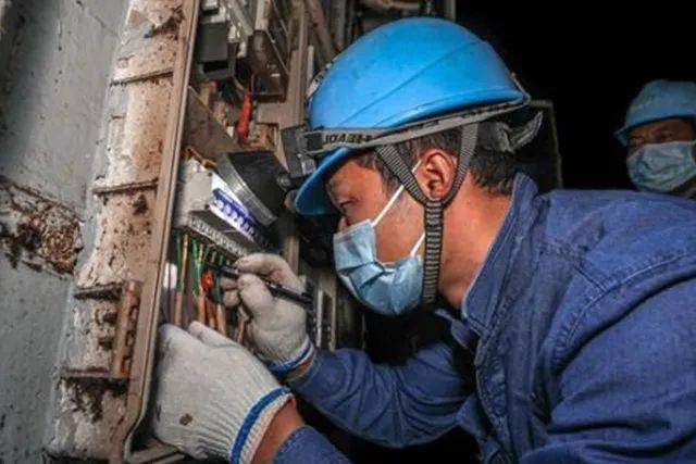 為什么配電箱里不能放雜物<strong></p>
<p>配電箱
</strong>？:配電箱
