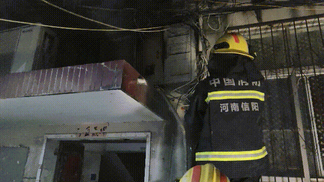 事發(fā)信陽<strong></p>
<p>電表計量箱</strong>，電表箱突然“發(fā)火”:電表計量箱
